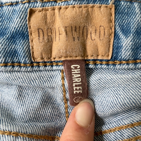 Driftwood Charlee Cropped Wide Leg Silver Flower Button Fly Jeans Size 28 - Picture 3 of 6